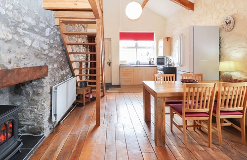Llangollen Cottage | DOVETAIL COTTAGE, with a garden in Llangollen