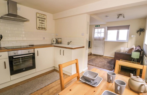 Llanllyfni Cottage | DOWLAIS, pet friendly, with a garden in Penygroes