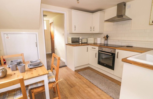 Llanllyfni Cottage | DOWLAIS, pet friendly, with a garden in Penygroes