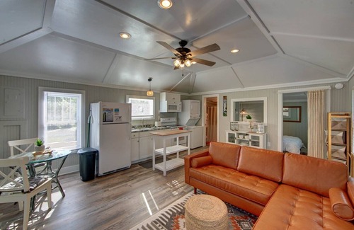 Ocracoke House | Down Point Hideaway: Boho chic 1 bedroom home just steps from Springer's Point -