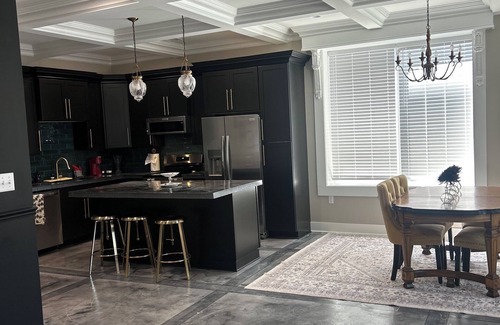 Crowley Apartment | Downstairs 3-bedroom apartment 2 bath apartment in historic downtown crowley