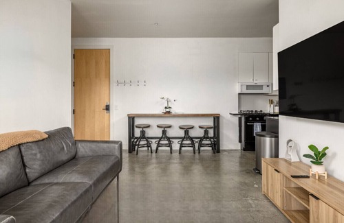 Downtown Anchorage Apartment | Downtown 2 Bedroom 2 Bath Loft