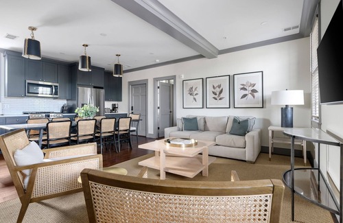 Radcliffeborough Apartment | Downtown| 2 Beds| Rosemary Suite