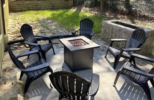 Alpharetta House | Downtown Alpharetta Chic Home! 'Hillside Haven' near Avalon, Firepit & Game Room