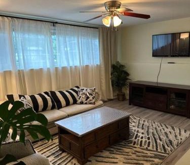 Golden Apartment | Downtown Alpine Suite
