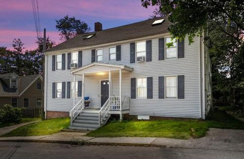 Amesbury Apartment | Downtown Amesbury 15 mins to beach