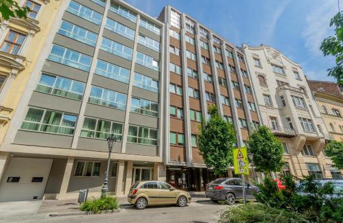 Inner City Budapest Apartment | Downtown Apartment House Red