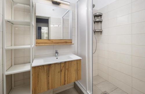 Inner City Budapest Apartment | Downtown Apartment House Red