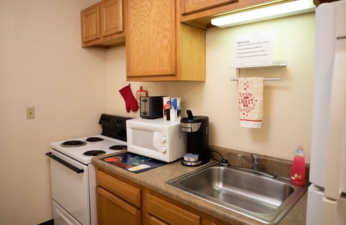 Downtown Pittsburgh Apartment | Downtown Apt | Walk Everywhere | Clean + Safe