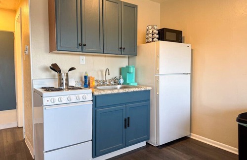 Mount Oliver Apartment | Downtown Area 2 Beds + Sofa bed, Sleep 6, Stylish