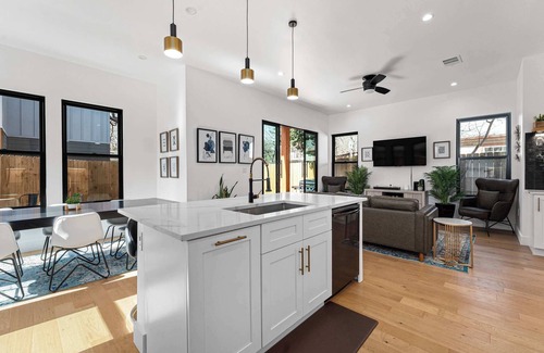 Govalle House | Downtown ATX - Dual-Home Retreat with 2 Pools