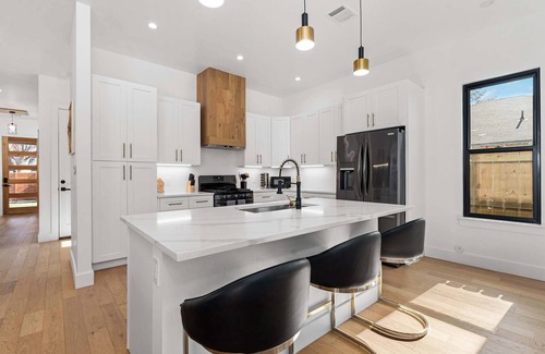 Govalle House | Downtown ATX - Dual-Home Retreat with 2 Pools