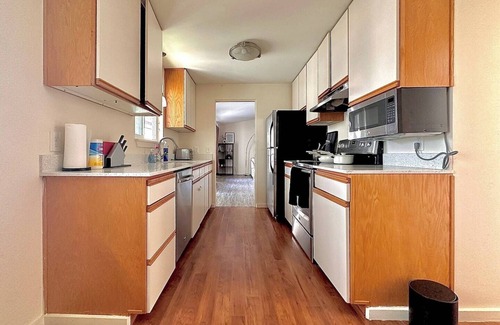 Northwest Bellevue Condo | Downtown Belleuve Spacious apartment, close to downtown park, old Bellevue, Bellevue square and more