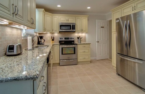 Haynes Park House | DOWNTOWN!! BIG HOME 3500 sq.ft with beautiful furnishings!