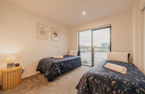 Christchurch City Centre House | Downtown Bliss - 4-BR Retreat Amidst the Cityscape