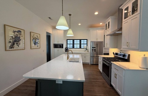 Bardstown House | Downtown Bourbon Black Swan House