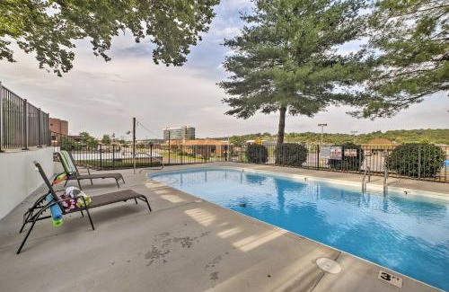Downtown Branson House | Downtown Branson Cottage with Pool Access!