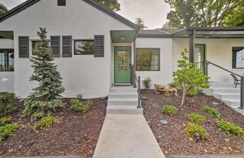 Downtown Branson House | Downtown Branson Cottage with Pool Access!