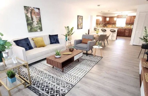 Lake Cherokee House | Downtown Bungalow by Lake Eola. Charming. Sleeps 10 near KIA center