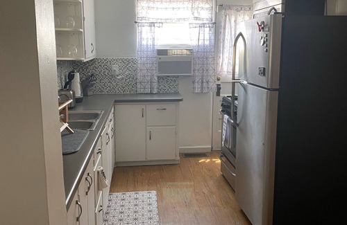 Farmington House | Downtown Bungalow-Entire House in Down town Farmington