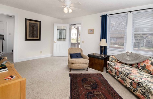 Burnsville Cottage | Downtown Burnsville, NC, Walk to everything from the property, Food, Bars, Music