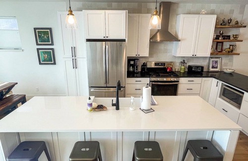 Buena Vista House | Downtown BV Main St 311 Private Home