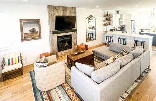 Buena Vista House | Downtown BV Main St 315 Private Home