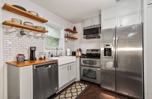 North Charleston Apartment | Downtown Centrally Located Park Circle 2 bed - Walk to Riverfront!