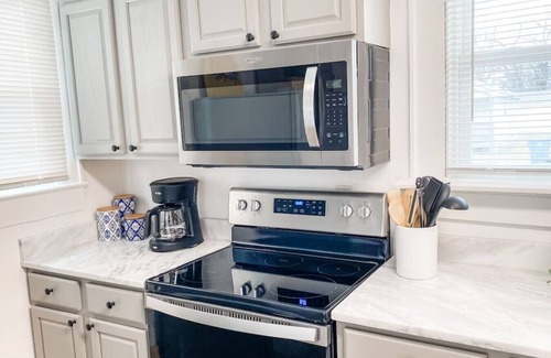 Orchard Knob House | Downtown Charm - 2BR, Great Location!