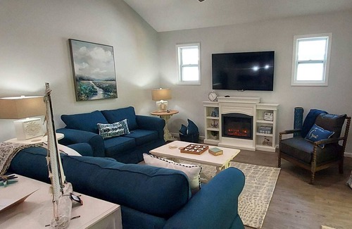 Jacksonville House | Downtown Coastal 3-Bedroom Sleeps 11 / 130