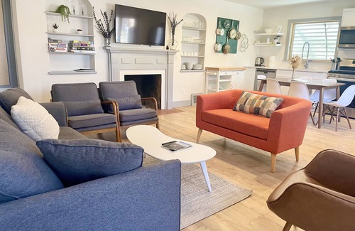 Old Bend House | Downtown cottage with hot tub and fenced yard