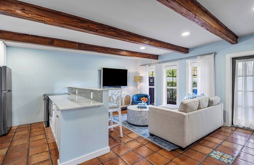 Delray Beach Cottage | Downtown Delray cottage w/GOLF CART & Beach Pass! Walk to Atlantic Ave & Tennis.