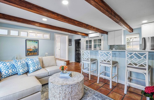 Delray Beach Cottage | Downtown Delray cottage w/GOLF CART & Beach Pass! Walk to Atlantic Ave & Tennis.