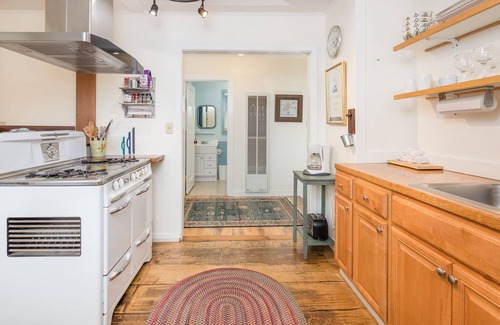 Arcata Apartment | ✌️Downtown Digs, Enjoy shared sauna, hot tub & yard at this dog-friendly property in town