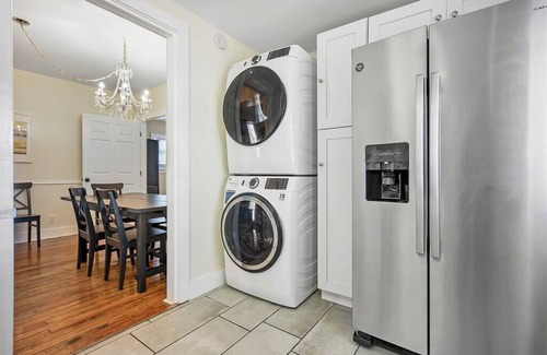 Downtown Historic District House | Downtown dog-friendly 4 bedroom house, walk everywhere, free parking