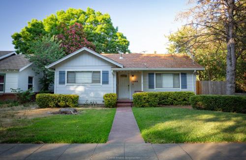 Chico House | Downtown Dream Casa Near Chico State, Private Yard
