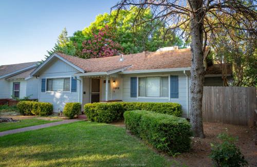 Chico House | Downtown Dream Casa Near Chico State, Private Yard