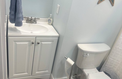 Carrabelle House | Downtown Dream-Renovated historic 1930s house-walking distance to DT Carrabelle!