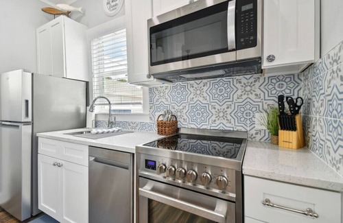 Dunedin House | Downtown Dunedin Hideaway