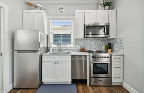 Dunedin House | Downtown Dunedin Hideaway