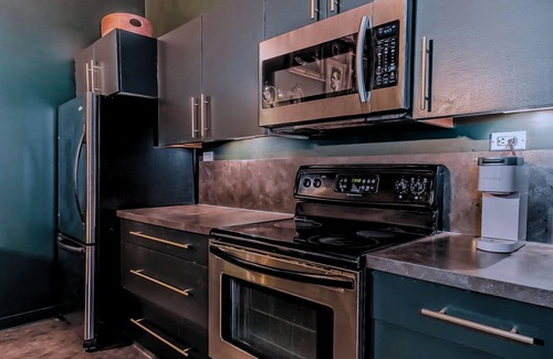 North Central Edmonton Apartment | Downtown Edmonton Loft - Brewery District walking distance to rogers place.