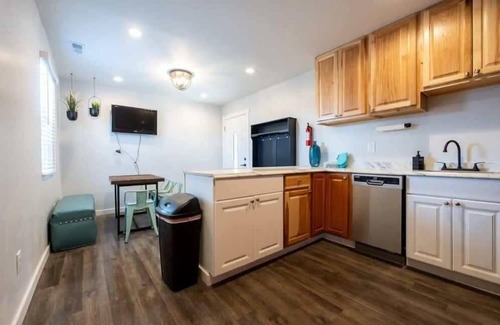 Indianapolis House | Downtown Escape: Cozy & Private