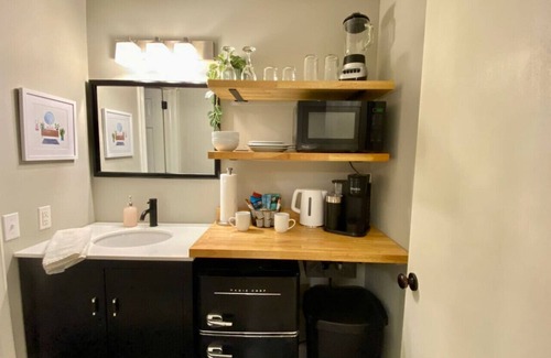 Eureka Springs Historic District Apartment | Downtown+FreePark+Wifi Main St. Ste 202