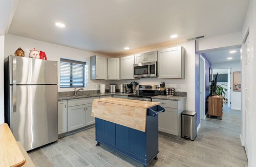 South Tucson House | Downtown gem cooler than outside! Urban Oasis w-swim spa and cool outdoor vibes
