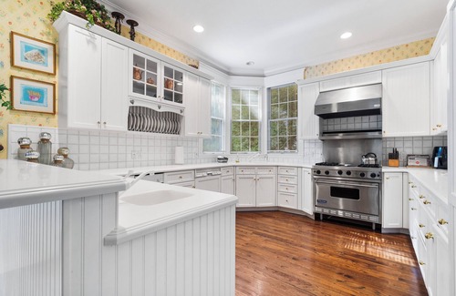 Harbor Springs House | Downtown Harbor Springs! SECOND ST- Sleeps 10+ walk to Main St! 1/4 mile!