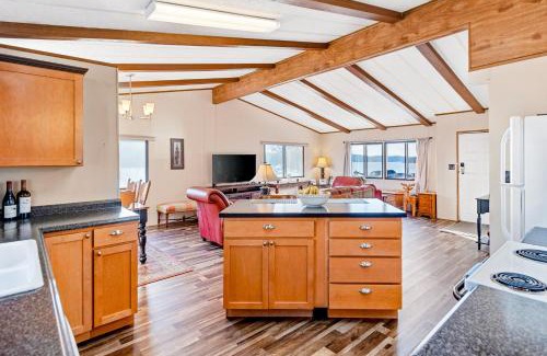 Harrison House | Downtown Harrison Lakefront Getaway