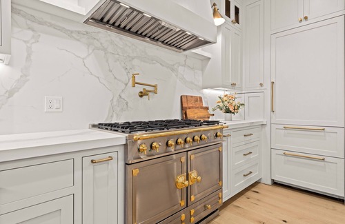 Healdsburg House | Downtown Healdsburg Retreat — Walk to Plaza, Pool, and Timeless Charm
