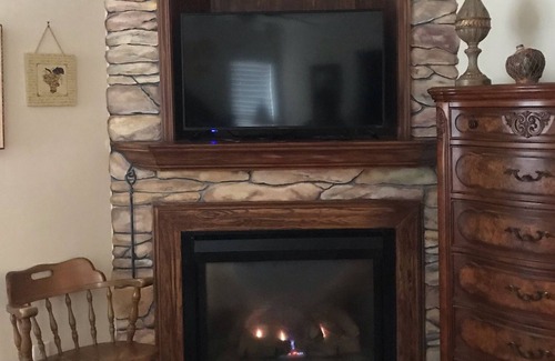 Helen Villa | Downtown Helen VIlla, Accessible, Hot Tub, Elevator, Fireplaces,