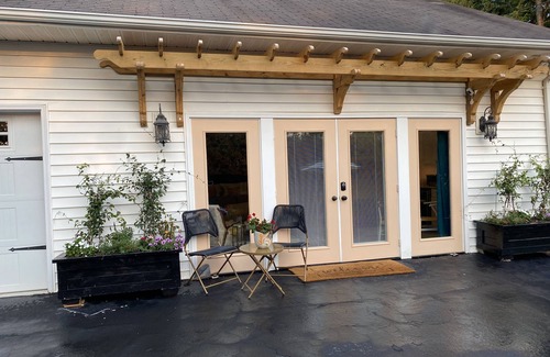 Hickory Apartment | Downtown Hickory Lounge