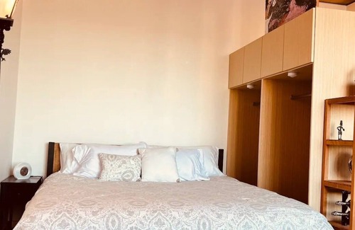 Downtown Oakland Apartment | Downtown High Rise - Garage Parking / Walk to BART